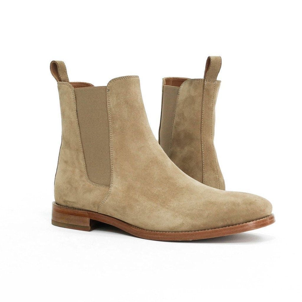 THE CLASSIC TAN CHELSEA BOOTS